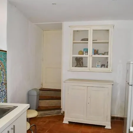 Prázdninový dům House With Garden And View Ideal Location In For 6 People