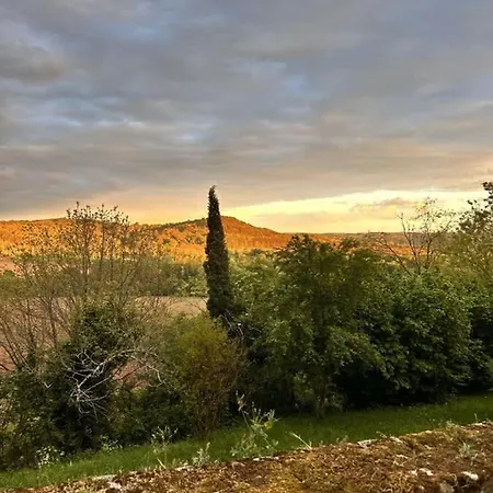 House With Garden And View Ideal Location In For 6 People Holiday home *